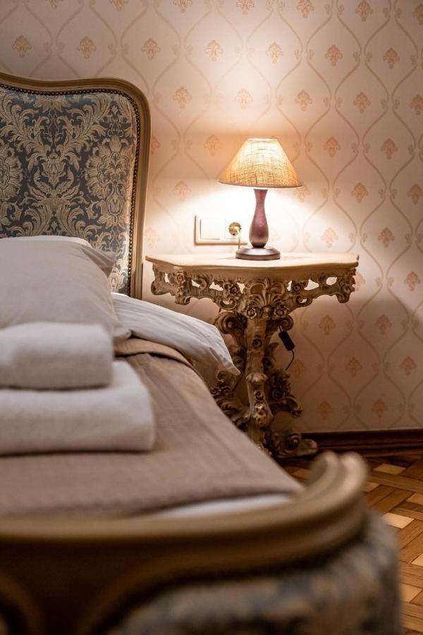 3 Bedrooms Royal Italian Style In An Austrian Building, Parking, Balcony Lviv Exterior photo