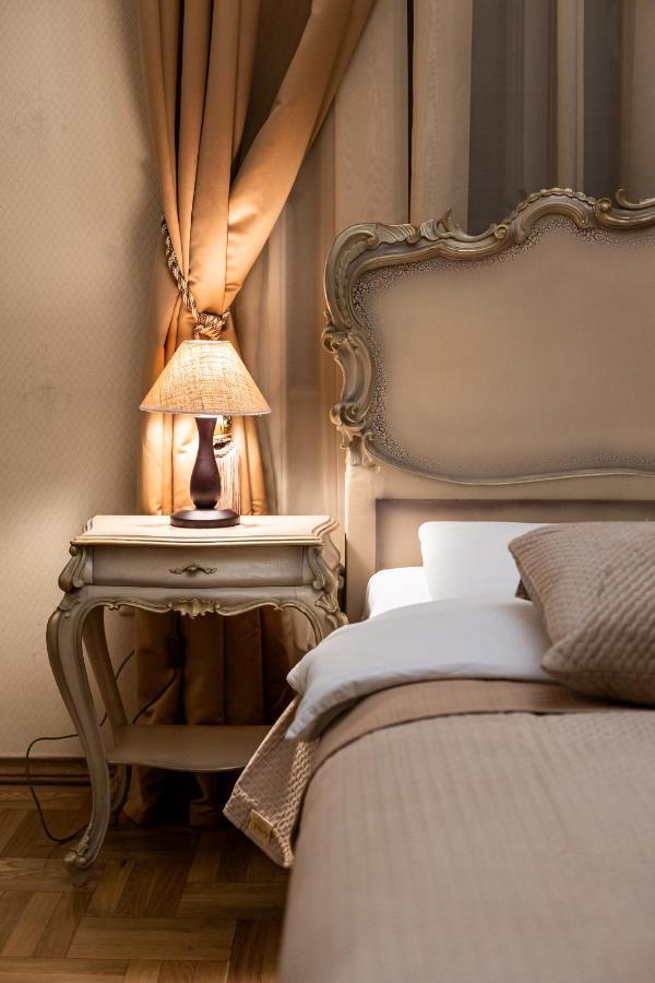 3 Bedrooms Royal Italian Style In An Austrian Building, Parking, Balcony Lviv Exterior photo