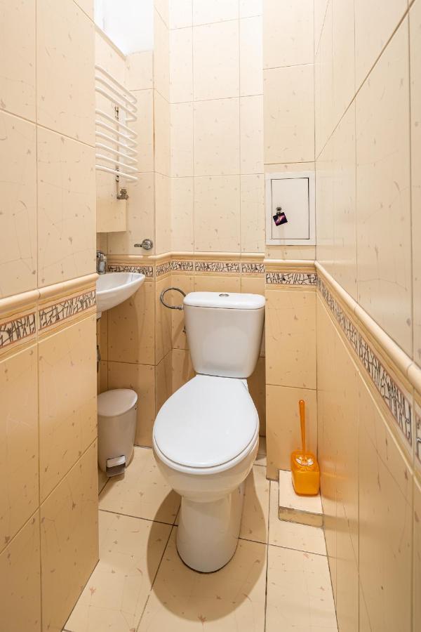 3 Bedrooms Royal Italian Style In An Austrian Building, Parking, Balcony Lviv Exterior photo